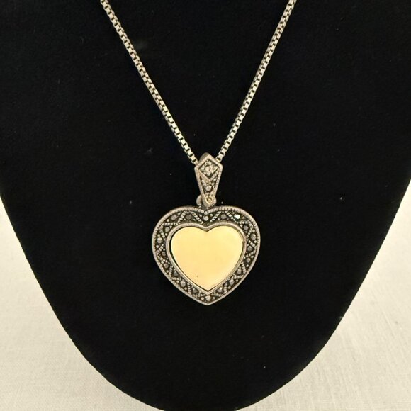 Jewelry - Vintage Heart Pendant Necklace Silver Tone Box Chain Late 20th Century